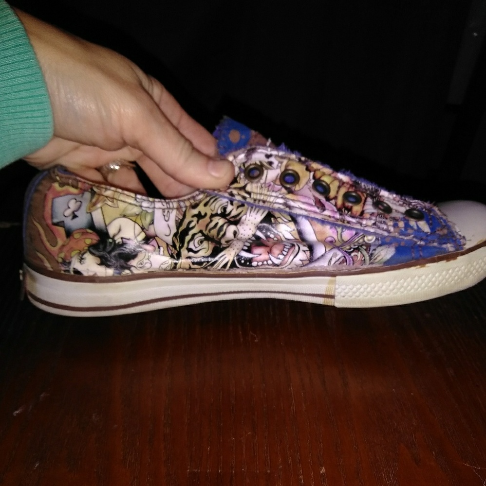 Ed Hardy chucks